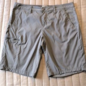 Weatherproof Vintage hybrid flat front short, size 34